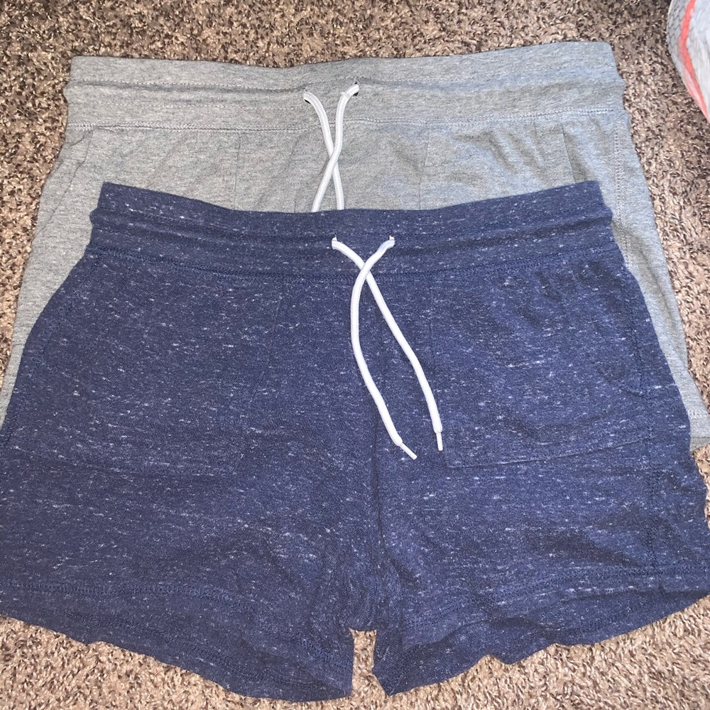 Comfy draw string shorts with pockets!